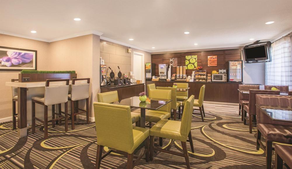 Hotel La Quinta By Wyndham Hartford Bradley Airport Windsor Locks Exterior foto