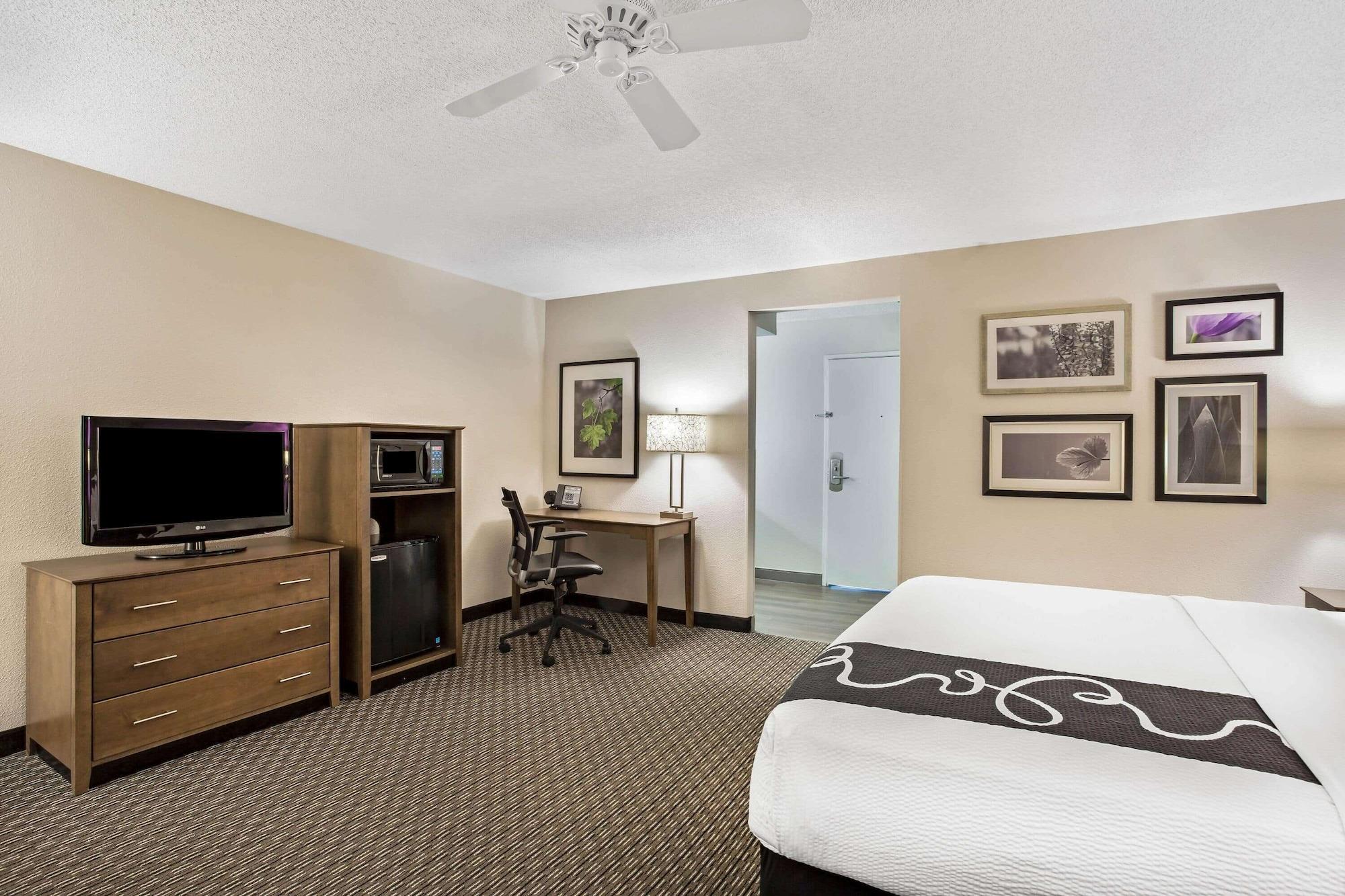 Hotel La Quinta By Wyndham Hartford Bradley Airport Windsor Locks Exterior foto