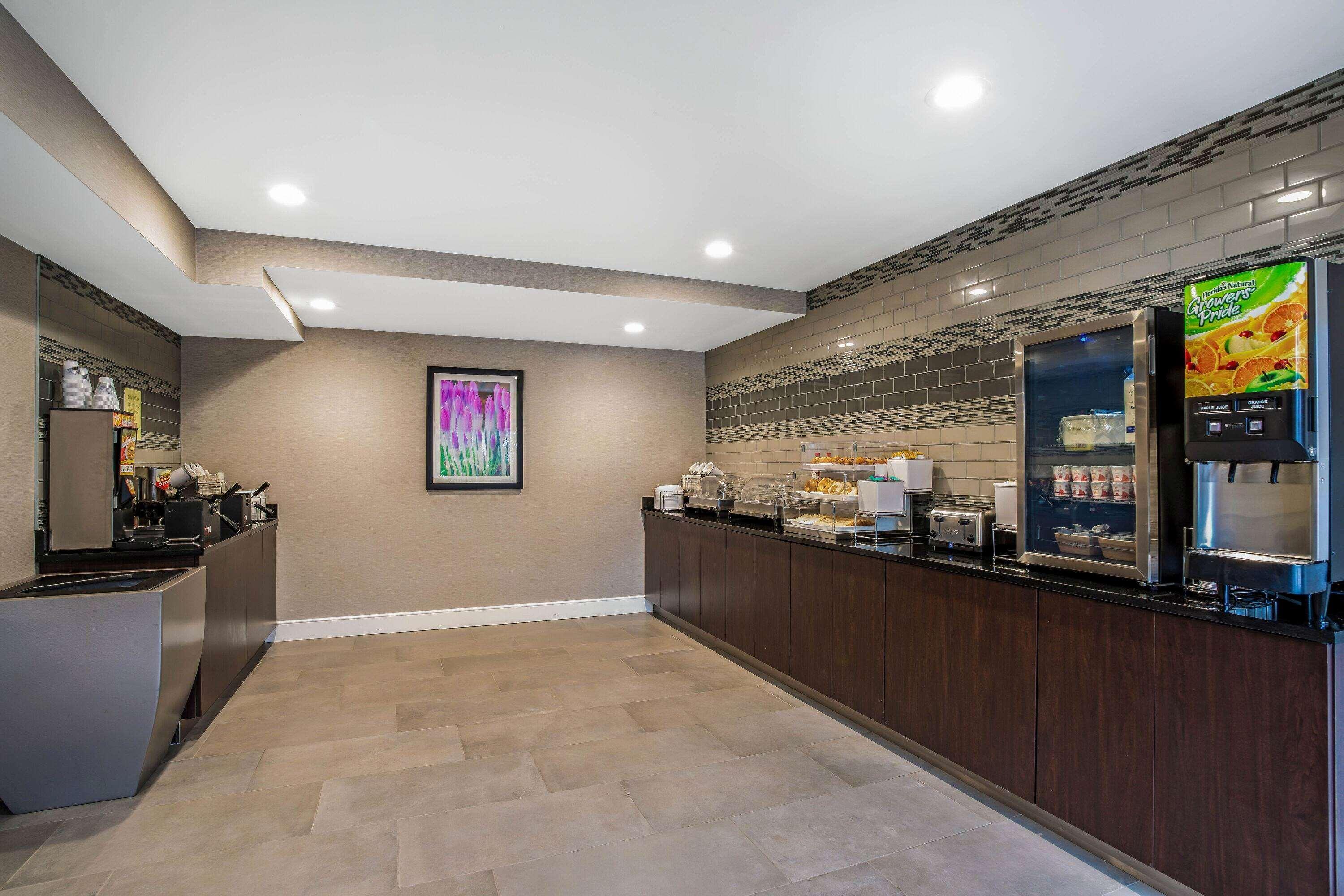 Hotel La Quinta By Wyndham Hartford Bradley Airport Windsor Locks Exterior foto