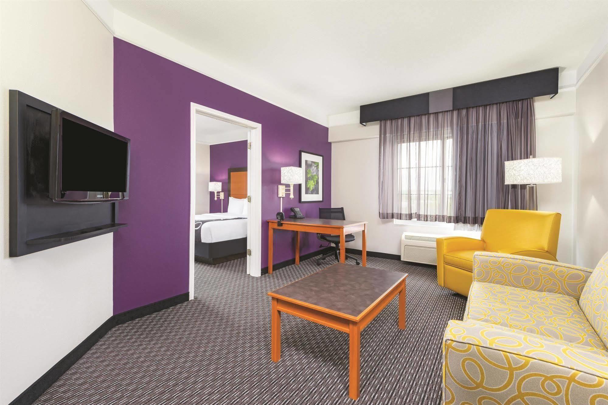 Hotel La Quinta By Wyndham Hartford Bradley Airport Windsor Locks Exterior foto